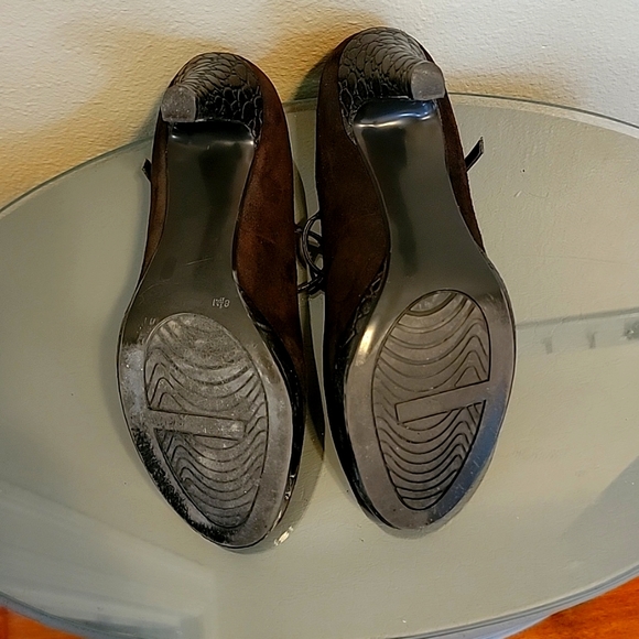 Bandolino Tollbridge PeepToe Suede Heel - Picture 6 of 7